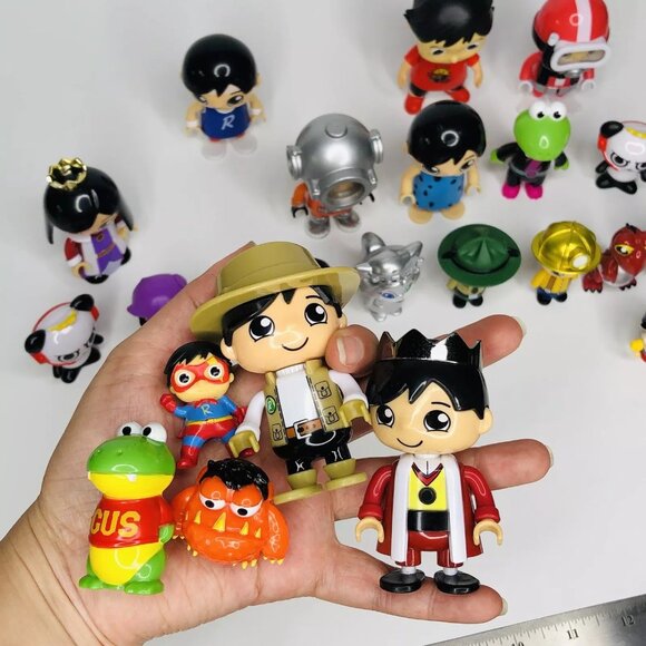 25 pcs Assort of Ryan World Mini Action Figure Gus Gator Bonkers Toy King Queen - Picture 7 of 7